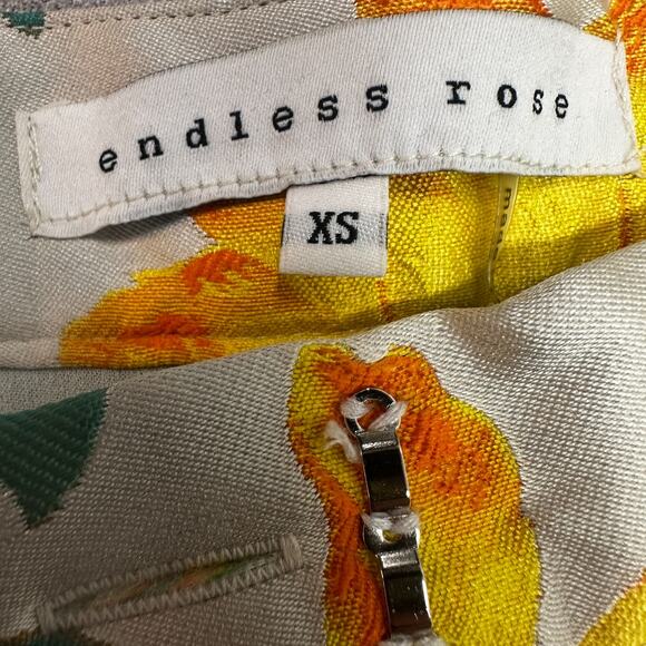 Revolve Endless Rose Brocade Shorts Womens XS Beige Floral Pleated Pin Up - Picture 5 of 10